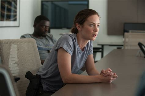 emily blunt tits|Emily Blunt Talks Deleted Sicario Nude Scene That My Tits。